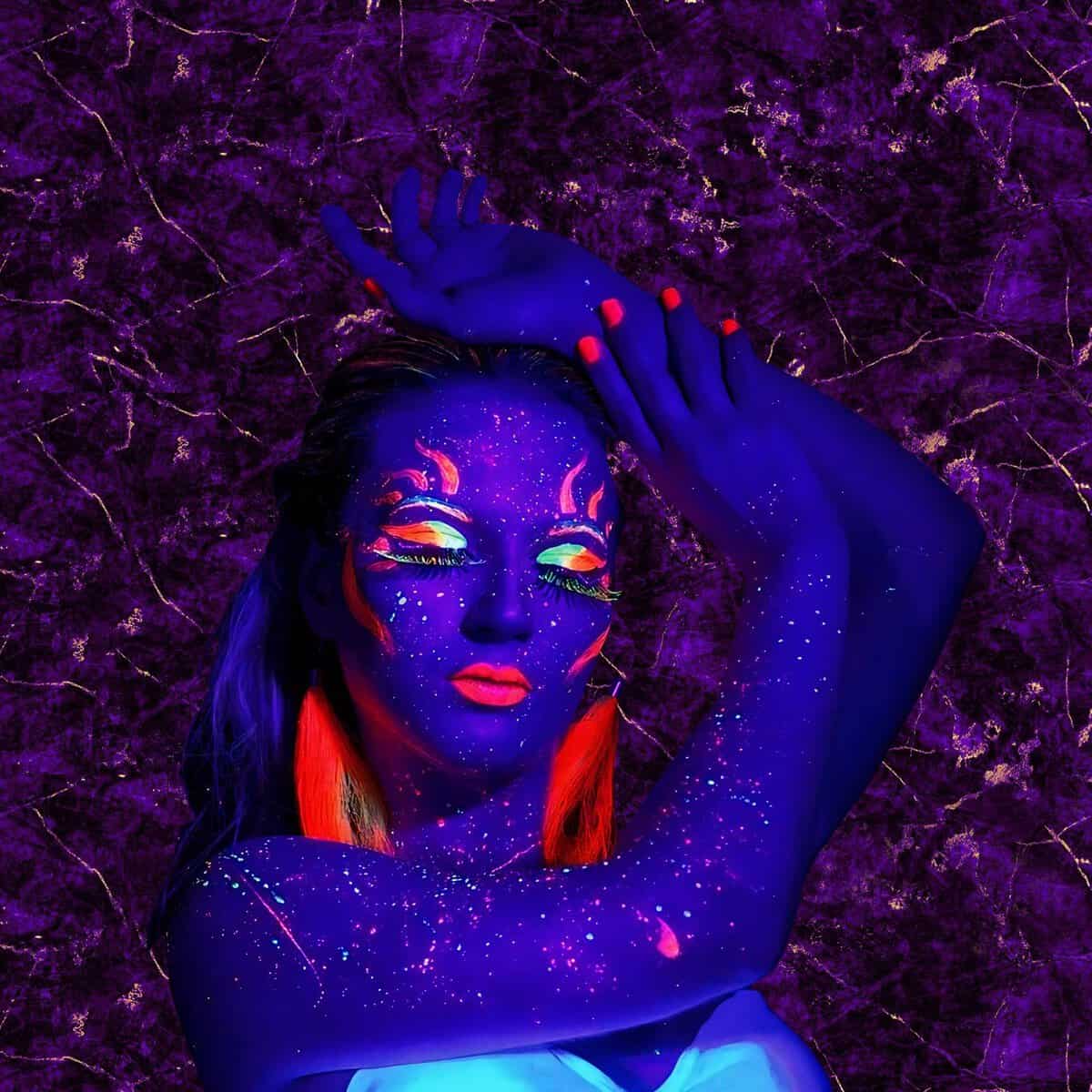 Woman with glowing body paint and neon makeup at Shisha Lounge Nijmegen.